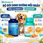 Banner bộ đôi dinh dưỡng hàng ngày Pethealer cho chó và mèo: dầu cá Omega‑3 hỗ trợ da lông, viên vitamin tổng hợp bổ sung dinh dưỡng, hình chó Golden Retriever và mèo mướp, 2 sản phẩm thực phẩm chức năng thú cưng